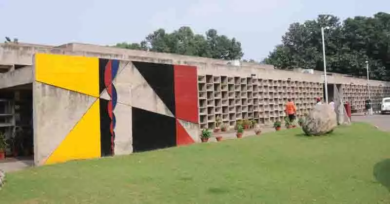 CAT ने कॉलेज प्रिंसिपल की पदोन्नति की समीक्षा पर रोक लगाई CAT ने कॉलेज प्रिंसिपल की पदोन्नति की समीक्षा पर रोक लगाई