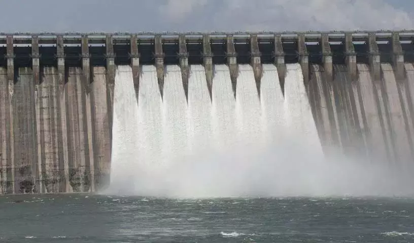Krishna projects में भारी बाढ़.. नागार्जुन सागर के गेट हटाए गए Krishna projects में भारी बाढ़.. नागार्जुन सागर के गेट हटाए गए