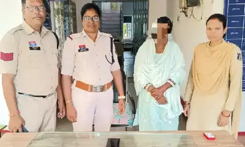 एक बार जेल जाने के बावजूद नहीं सुधरी महिला, फिर कर रही थी ये काम एक बार जेल जाने के बावजूद नहीं सुधरी महिला, फिर कर रही थी ये काम