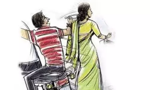 सेक्टर 24 में घर के बाहर चेन स्नैचरों ने वरिष्ठ डॉक्टर को बनाया निशाना सेक्टर 24 में घर के बाहर चेन स्नैचरों ने वरिष्ठ डॉक्टर को बनाया निशाना