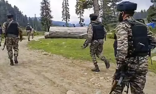 जम्मू-कश्मीर: सुरक्षा बलों और आतंकवादियों के बीच मुठभेड़