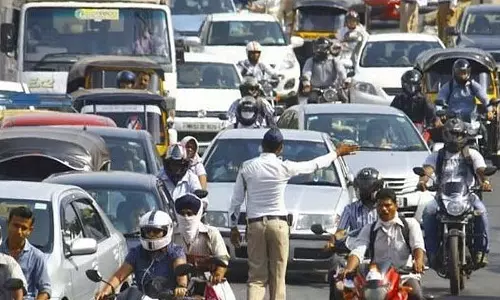 Mumbai : मालाबार हिल निवासियों ने मनमाने पार्किंग जुर्माने की निंदा की Mumbai : मालाबार हिल निवासियों ने मनमाने पार्किंग जुर्माने की निंदा की