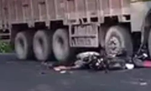बाइक चालक की मौत, ट्रक ने रौंदा बाइक चालक की मौत, ट्रक ने रौंदा