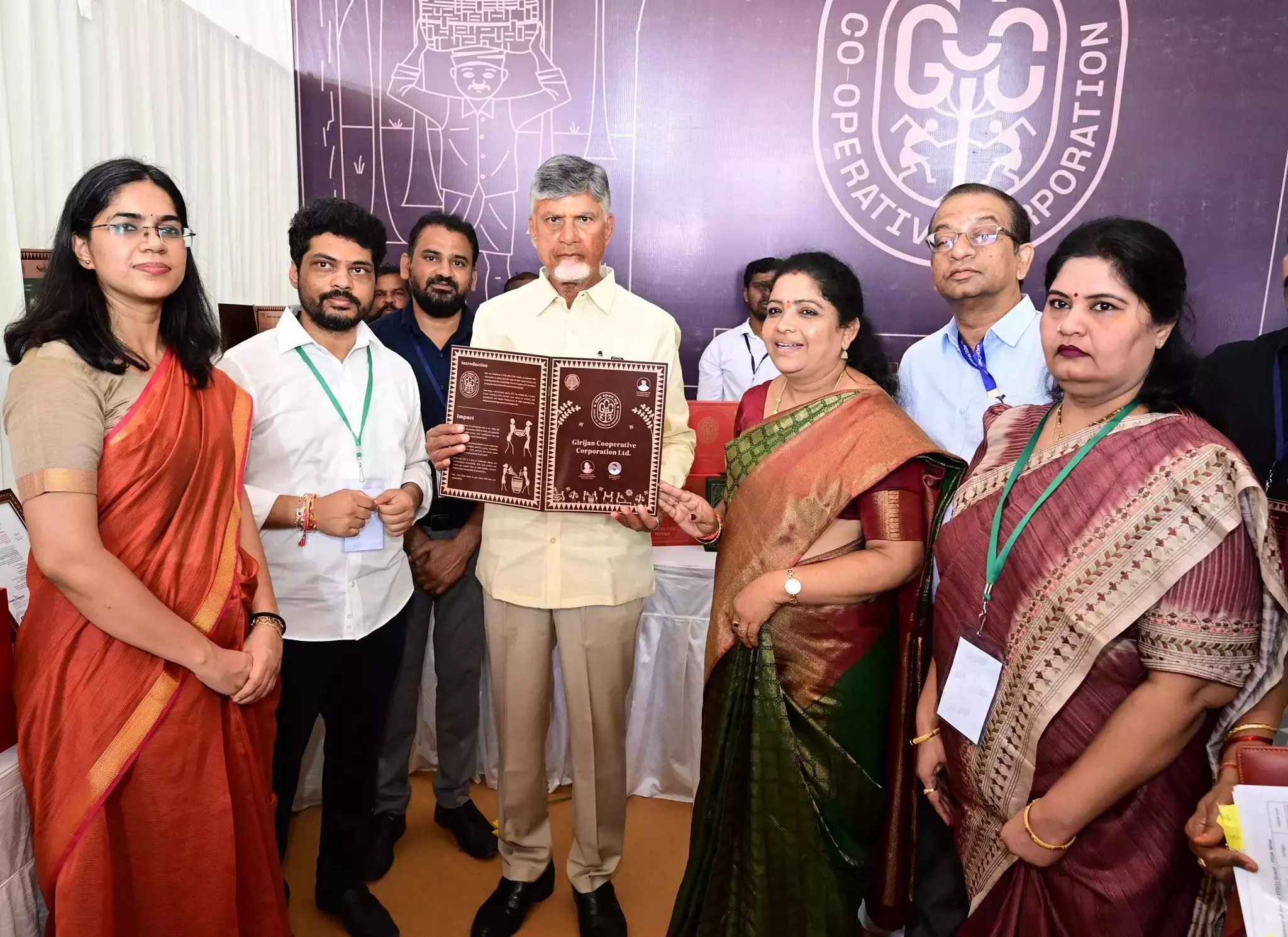 AP: टाटा ने अराकू कॉफ़ी की ब्रांडिंग के लिए समझौता ज्ञापन पर हस्ताक्षर किए AP: टाटा ने अराकू कॉफ़ी की ब्रांडिंग के लिए समझौता ज्ञापन पर हस्ताक्षर किए