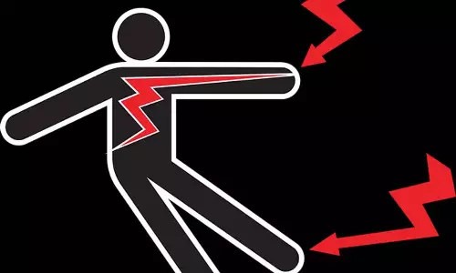 Odisha : बालासोर में बल्ब ठीक करते समय करंट लगने से व्यक्ति की मौत Odisha : बालासोर में बल्ब ठीक करते समय करंट लगने से व्यक्ति की मौत