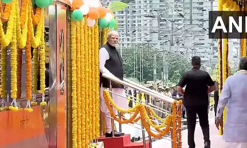 प्रधानमंत्री मोदी बेंगलुरु में: 3 वंदे भारत एक्सप्रेस ट्रेनों का शुभारंभ प्रधानमंत्री मोदी बेंगलुरु में: 3 वंदे भारत एक्सप्रेस ट्रेनों का शुभारंभ