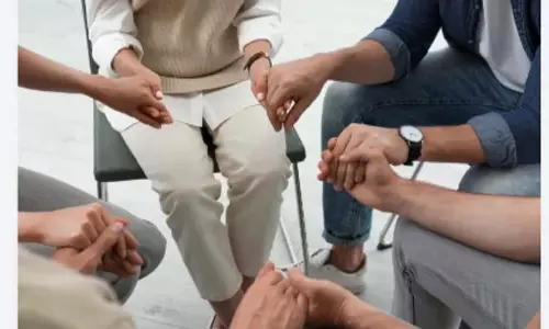 सुइयों से नई शुरुआत: 7 कश्मीरी हर दिन ज़िंदगी चुनते हैं