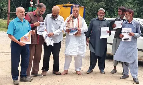 नशीली दवाओं के दुरुपयोग पर जागरूकता के लिए श्रीनगर से पुंछ तक नंगे पांव मार्च नशीली दवाओं के दुरुपयोग पर जागरूकता के लिए श्रीनगर से पुंछ तक नंगे पांव मार्च
