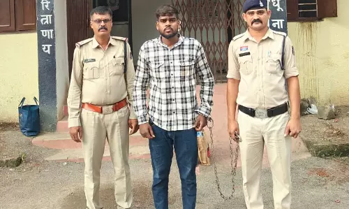 रायपुर : शराब परिवहन करते युवक पकड़ाया