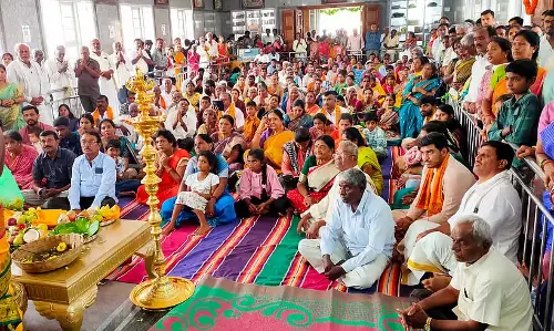 Chintamani: कैवरा तातैया मठ में पूर्णिमा रथ उत्सव Chintamani: कैवरा तातैया मठ में पूर्णिमा रथ उत्सव
