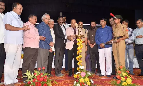 भ्रम छोड़ें, अपने सपनों और लक्ष्यों का पीछा करें और जीतें: उपायुक्त एम.आर. रवि भ्रम छोड़ें, अपने सपनों और लक्ष्यों का पीछा करें और जीतें: उपायुक्त एम.आर. रवि