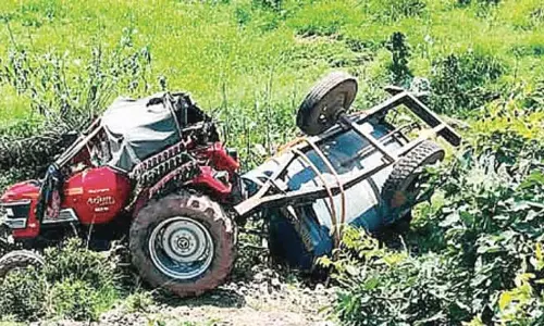 कालाकोट में ट्रैक्टर दुर्घटना में बालक की मौत, एक अन्य घायल कालाकोट में ट्रैक्टर दुर्घटना में बालक की मौत, एक अन्य घायल