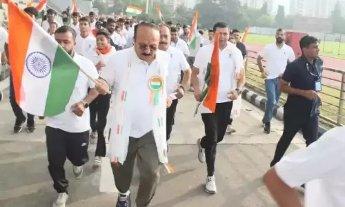 New Delhi: तिरंगा दौड़ में हजारों बच्चों ने भारत को स्वच्छ बनाने का दिया संदेश