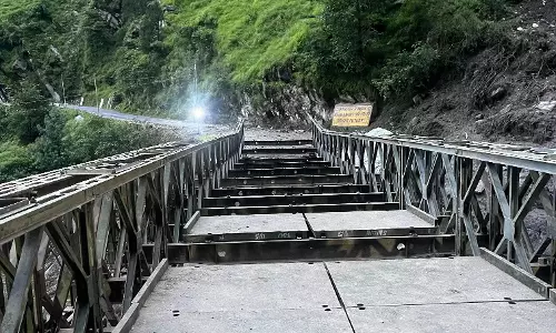 Uttarkashi: गंगोत्री हाईवे का वैली ब्रिज तैयार, सफर होगा आसान Uttarkashi: गंगोत्री हाईवे का वैली ब्रिज तैयार, सफर होगा आसान