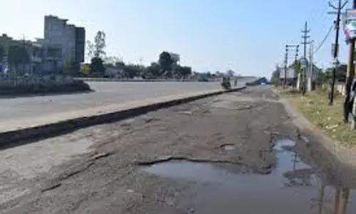 Jammu: कुपवाड़ा के नोगाम में टूटी सड़क ने बढ़ाई मुश्किलें