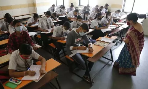 खादर समिति ने Kerala में शिक्षक संघों को विनियमित करने के लिए जनमत संग्रह की सिफारिश की खादर समिति ने Kerala में शिक्षक संघों को विनियमित करने के लिए जनमत संग्रह की सिफारिश की