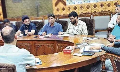 DDC Kupwara ने पीएम सूर्य घर-मुफ्त बिजली योजना के तहत प्रगति की समीक्षा की