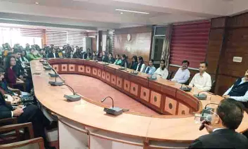 लोकायुक्त ने HPU में नए LLB छात्रों को किया प्रेरित लोकायुक्त ने HPU में नए LLB छात्रों को किया प्रेरित
