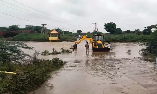 डोनी नदी में बाढ़ कम हुई: वाहनों का आवागमन फिर से शुरू