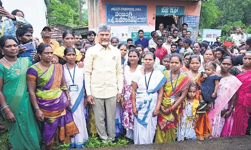 CM Naidu ने जनजातीय समुदायों से सभी क्षेत्रों में विकास करने का आह्वान किया