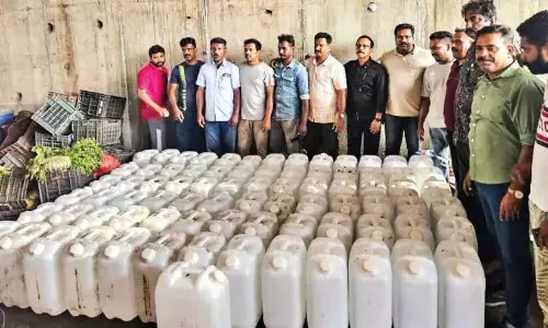 Kerala : सब्जी ट्रक में तस्करी कर लाई जा रही 2765 लीटर स्प्रिट जब्त Kerala : सब्जी ट्रक में तस्करी कर लाई जा रही 2765 लीटर स्प्रिट जब्त