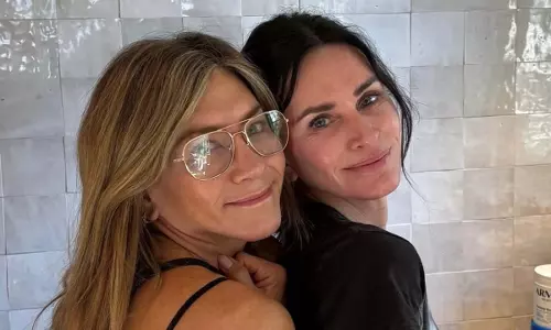 Jennifer Aniston ने दोस्तों के साथ प्यार की भाषा का खुलासा किया