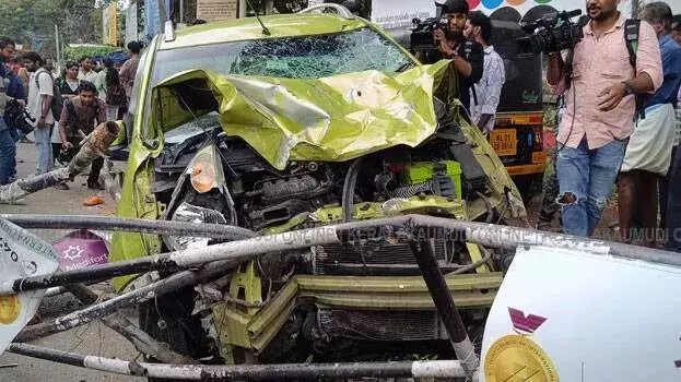 Kerala : हॉस्पिटल गेट पर कार बेकाबू, छात्रा की जान गई, कई घायल Kerala : हॉस्पिटल गेट पर कार बेकाबू, छात्रा की जान गई, कई घायल