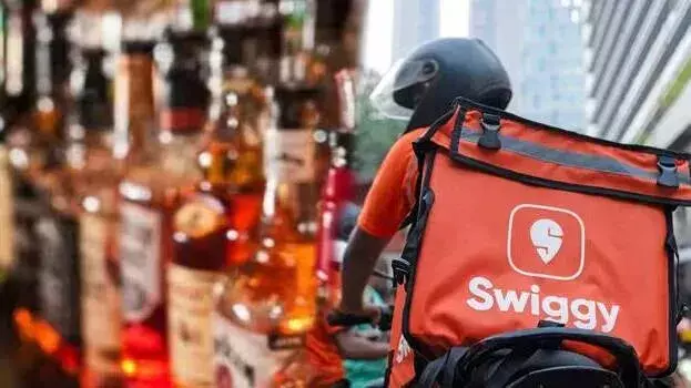 Kerala: BEVCO की सिफारिश: घर बैठे मंगवाएं शराब, तय की गई सीमा Kerala: BEVCO की सिफारिश: घर बैठे मंगवाएं शराब, तय की गई सीमा