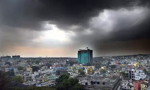 बेंगलुरु में भारी बारिश: सड़कें जलमग्न