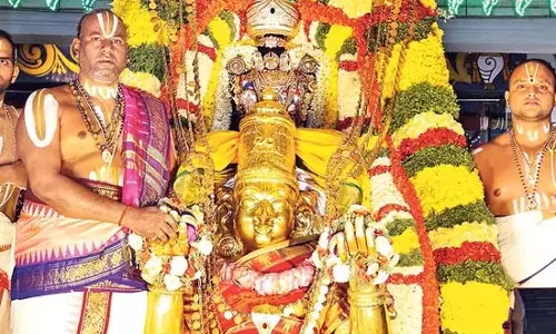 Tirumala : शानदार श्रावण पूर्णिमा गरुड़ सेवा Tirumala : शानदार श्रावण पूर्णिमा गरुड़ सेवा
