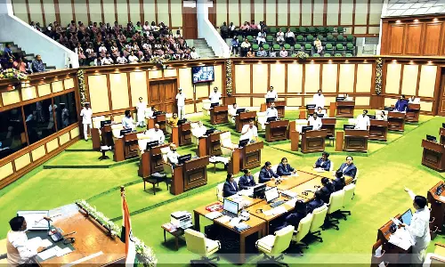 भू नक्शा ‘हेरफेर’ विवाद: कथित 600 करोड़ रुपये के घोटाले ने सदन को हिलाकर रख दिया भू नक्शा ‘हेरफेर’ विवाद: कथित 600 करोड़ रुपये के घोटाले ने सदन को हिलाकर रख दिया