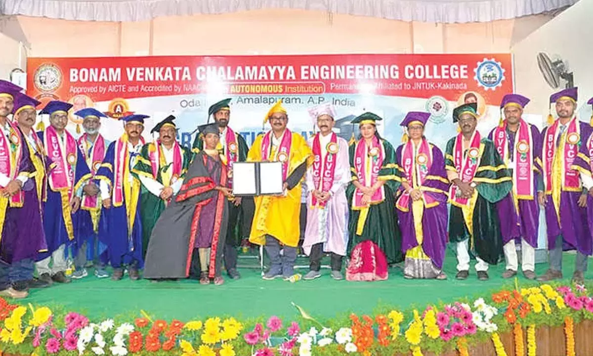 BVCEC में स्नातक दिवस और अचीवर्स दिवस मनाया गया BVCEC में स्नातक दिवस और अचीवर्स दिवस मनाया गया