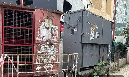 कल्याणी नगर के निवासियों ने फुटपाथों को अवरुद्ध करने वाले इलेक्ट्रिक जंक्शन बॉक्सों पर चिंता जताई