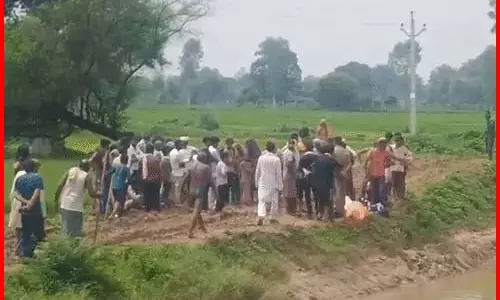 महिला ने 3 मासूम बच्चों संग नहर में लगाई छलांग, मंजर देख सिहर गए लोग