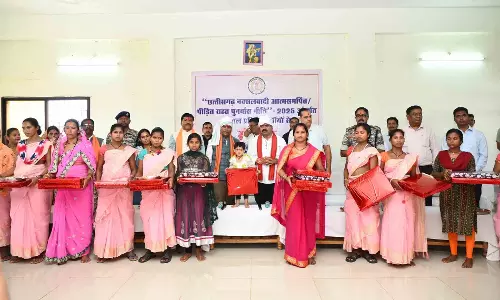 आत्मसमर्पित नक्सलियों से मिले उपमुख्यमंत्री विजय शर्मा आत्मसमर्पित नक्सलियों से मिले उपमुख्यमंत्री विजय शर्मा