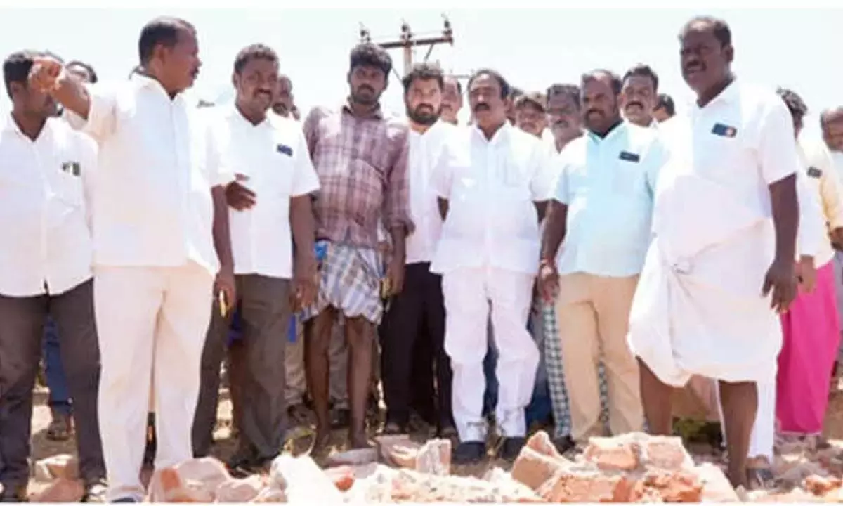 YSRCP नेताओं ने जल जीवन मिशन की शिला पट्टिका को ध्वस्त कर दिया: कवाली विधायक