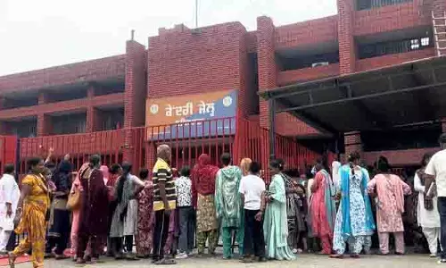 Ludhiana: 900 महिलाओं द्वारा भाइयों को राखी बांधने के लिए जेल जाने पर भावनाएं उमड़ पड़ीं