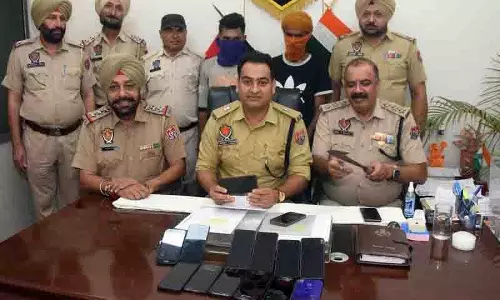 Ludhiana: झपटमार गिरोह के दो सदस्य गिरफ्तार, 13 मोबाइल, दो वाहन जब्त Ludhiana: झपटमार गिरोह के दो सदस्य गिरफ्तार, 13 मोबाइल, दो वाहन जब्त