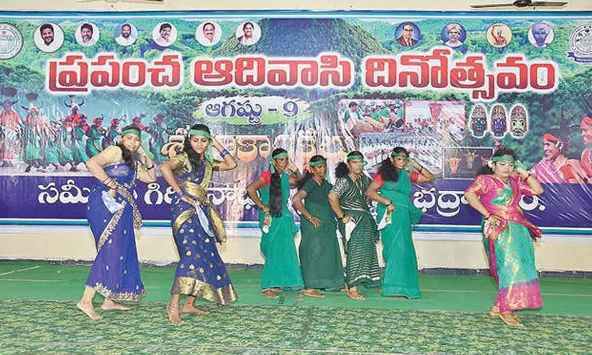 Andhra: आदिवासियों से संस्कृति और विरासत को संरक्षित करने का आग्रह Andhra: आदिवासियों से संस्कृति और विरासत को संरक्षित करने का आग्रह