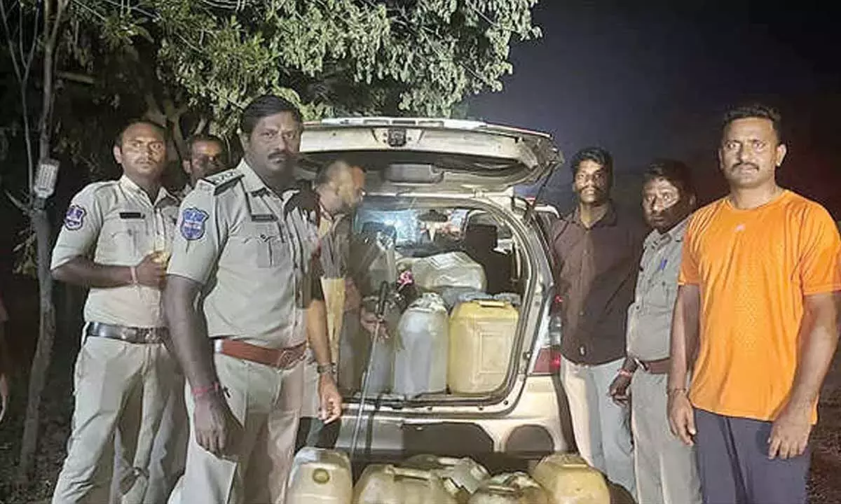 Telangana: चोरी के दौरान पुलिस को देखकर डीजल चोर भाग गए