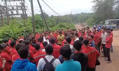 भुइपाल के ACGL-BBD कर्मचारियों ने अचानक नौकरी में कटौती के खिलाफ रैली निकाली भुइपाल के ACGL-BBD कर्मचारियों ने अचानक नौकरी में कटौती के खिलाफ रैली निकाली