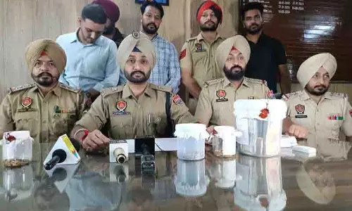 Dhakoli ज्वेलरी शॉप में डकैती के आरोप में दिल्ली के पूर्व पुलिसकर्मी समेत 4 गिरफ्तार