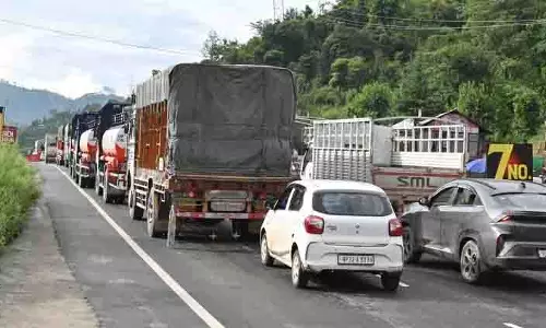 भूस्खलन से अवरुद्ध Kiratpur-Manali राजमार्ग 18 घंटे बाद खुला भूस्खलन से अवरुद्ध Kiratpur-Manali राजमार्ग 18 घंटे बाद खुला