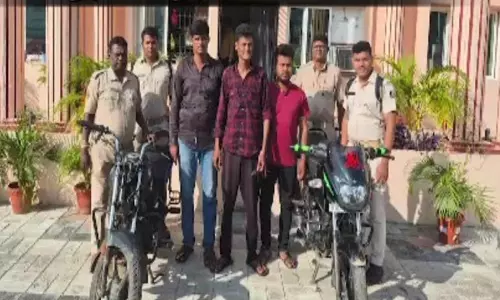 Cuttack में चोरी की बाइक चूमकर पुलिस को सौंपी
