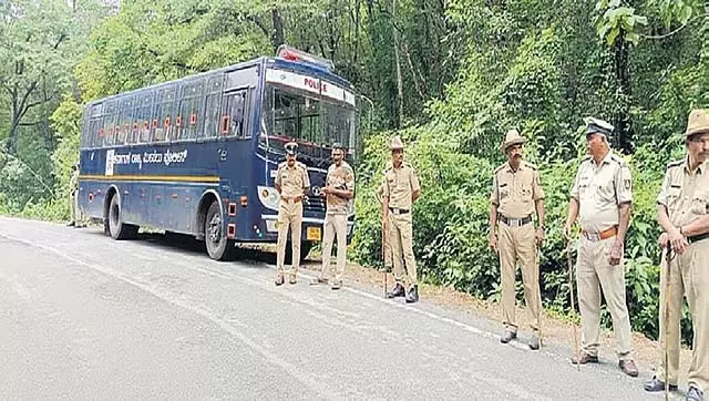 धर्मस्थल: यूट्यूबर पर हमला और पुलिस की ड्यूटी में बाधा डालने का मामला, 6 गिरफ्तार धर्मस्थल: यूट्यूबर पर हमला और पुलिस की ड्यूटी में बाधा डालने का मामला, 6 गिरफ्तार