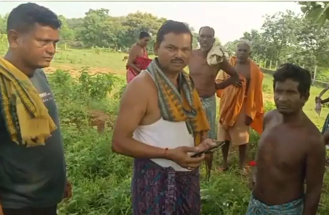 Odisha : बारगढ़ में फुटबॉल मैदान से जली हुई हालत में किशोर को बचाया गया Odisha : बारगढ़ में फुटबॉल मैदान से जली हुई हालत में किशोर को बचाया गया