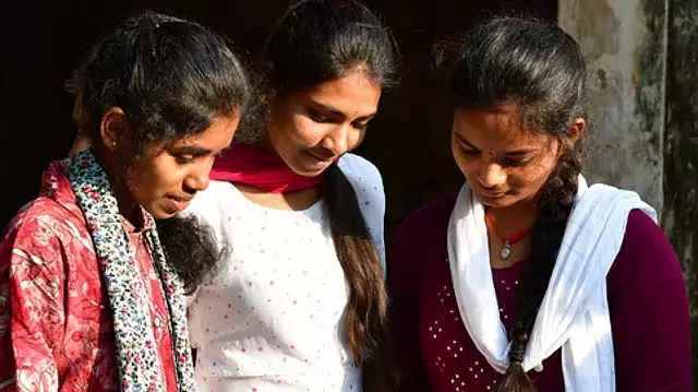 तेलंगाना में इंजीनियरिंग छात्रों ने CSE-AI की सीटों पर जमकर कब्जा किया तेलंगाना में इंजीनियरिंग छात्रों ने CSE-AI की सीटों पर जमकर कब्जा किया