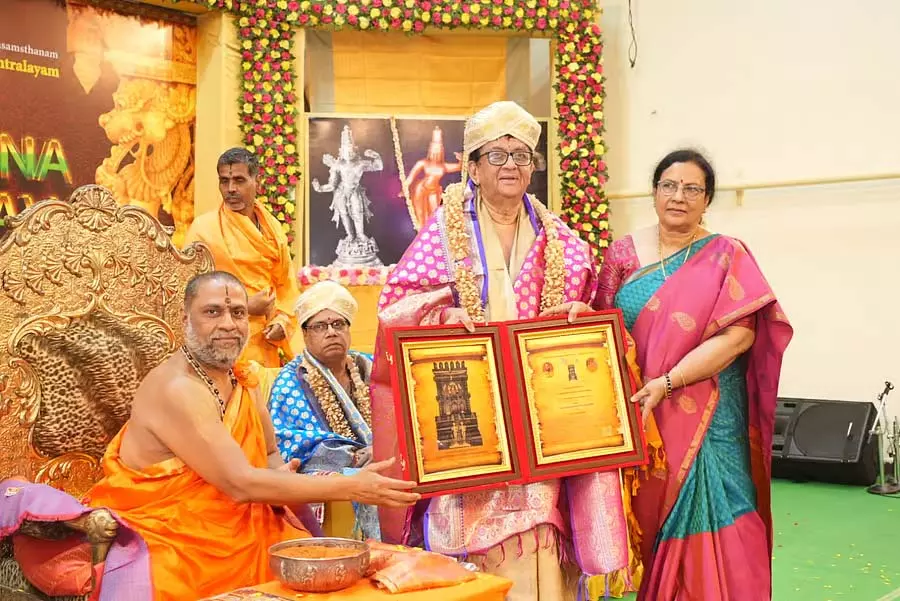 मंत्रालय में 354वां आराधना महोत्सव: राघवेंद्र अनुग्रह पुरस्कार प्रदान किया गया मंत्रालय में 354वां आराधना महोत्सव: राघवेंद्र अनुग्रह पुरस्कार प्रदान किया गया