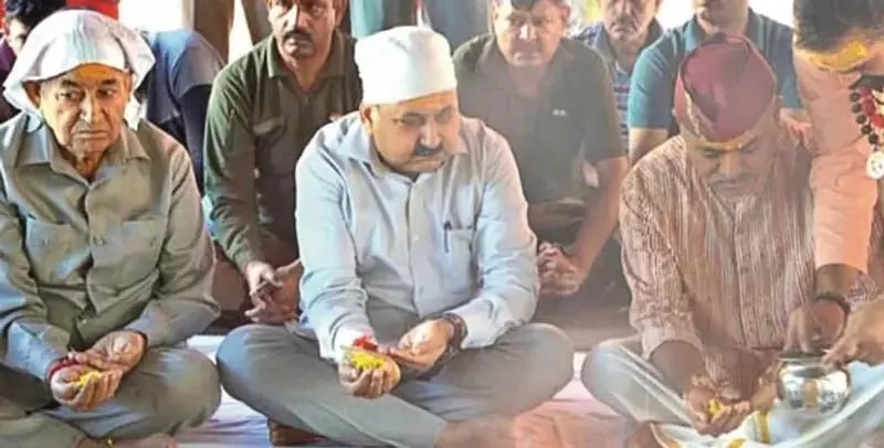 रक्षा बंधन की पूर्व संध्या पर डीसी पुंछ ने बूढ़ा अमरनाथ मंदिर का दौरा किया रक्षा बंधन की पूर्व संध्या पर डीसी पुंछ ने बूढ़ा अमरनाथ मंदिर का दौरा किया