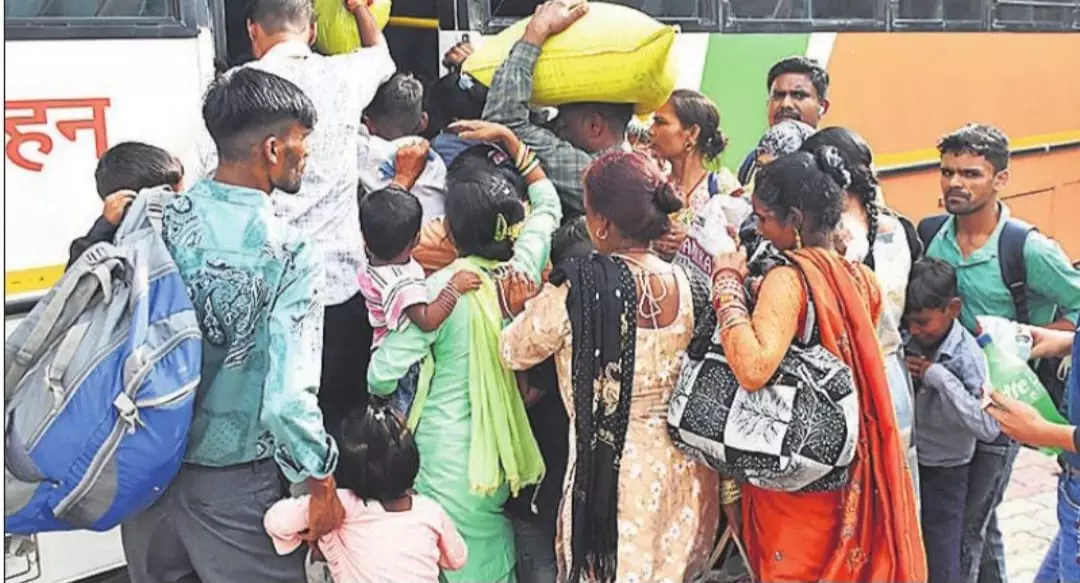 Bareilly: रक्षाबंधन पर मुफ्त यात्रा का आखिरी दिन बहनों के लिए कठिनाइयों से भरा Bareilly: रक्षाबंधन पर मुफ्त यात्रा का आखिरी दिन बहनों के लिए कठिनाइयों से भरा